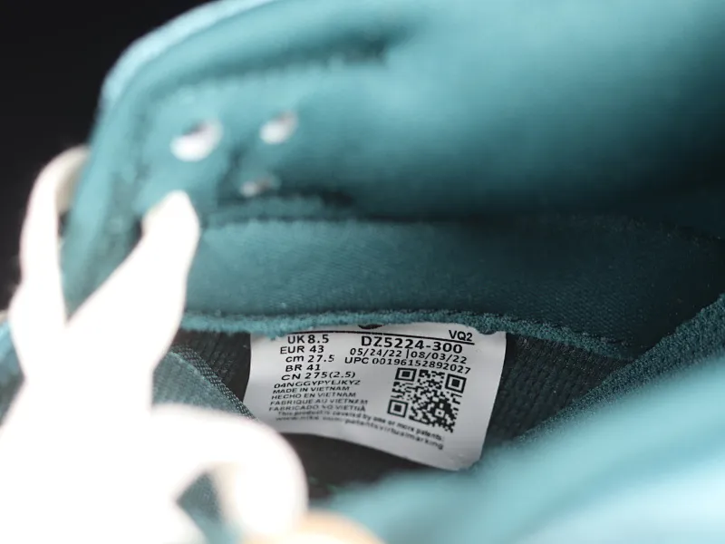 All categories Nk SB Dunk series Nk SB Dunk Low low-top sneakers Nk Dunk Low "Dark Teal Velvet" velvet dark green SB low-top casual sneakers DZ5224-300
